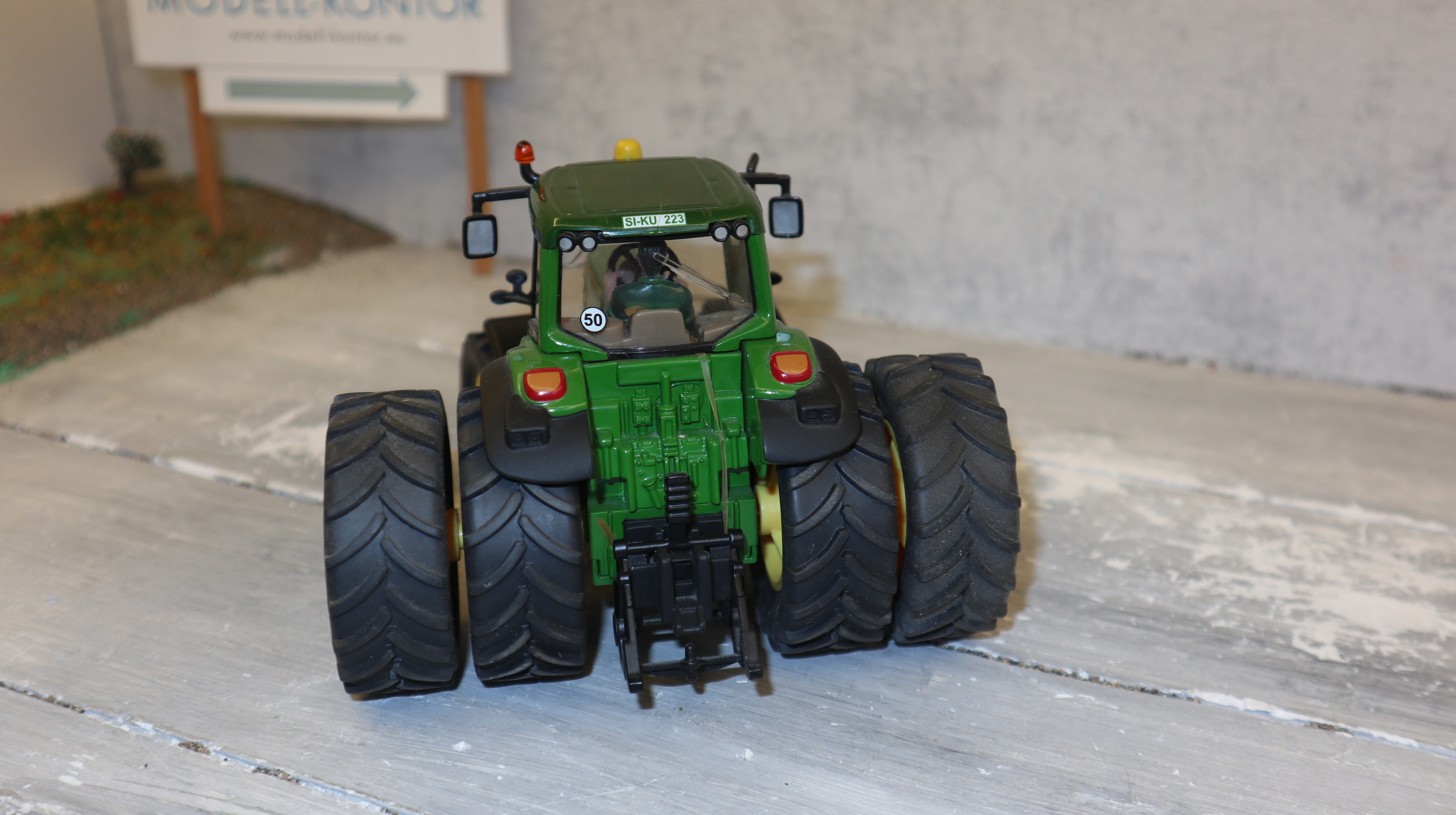 Siku 3265 in 1:32,  John Deere 7340 mit Zwillingsbereifung, NEU in OVP