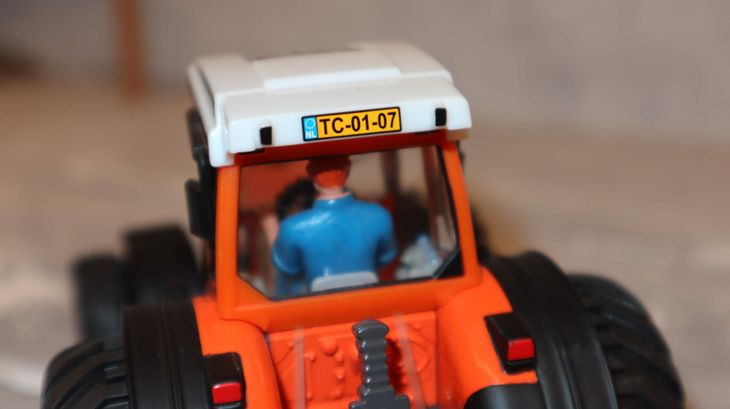 Siku 3052 in 1:32,  Fendt 208 PA Kommunal mit Ballon-Reifen orange, NEU in OVP