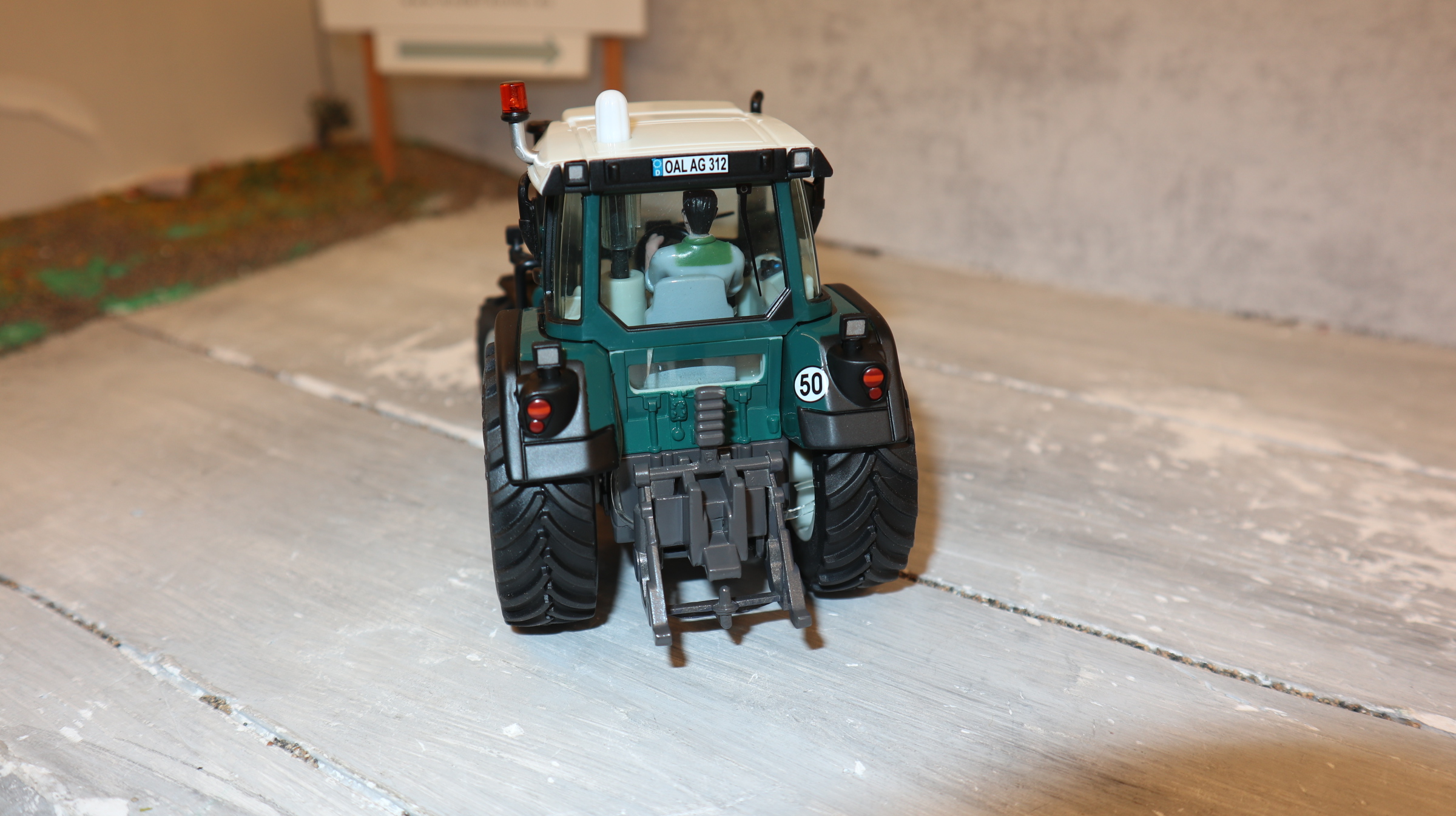 Siku 3056 in 1:32,  Fendt 312 Vario petrol Vorführschlepper, NEU in OVP