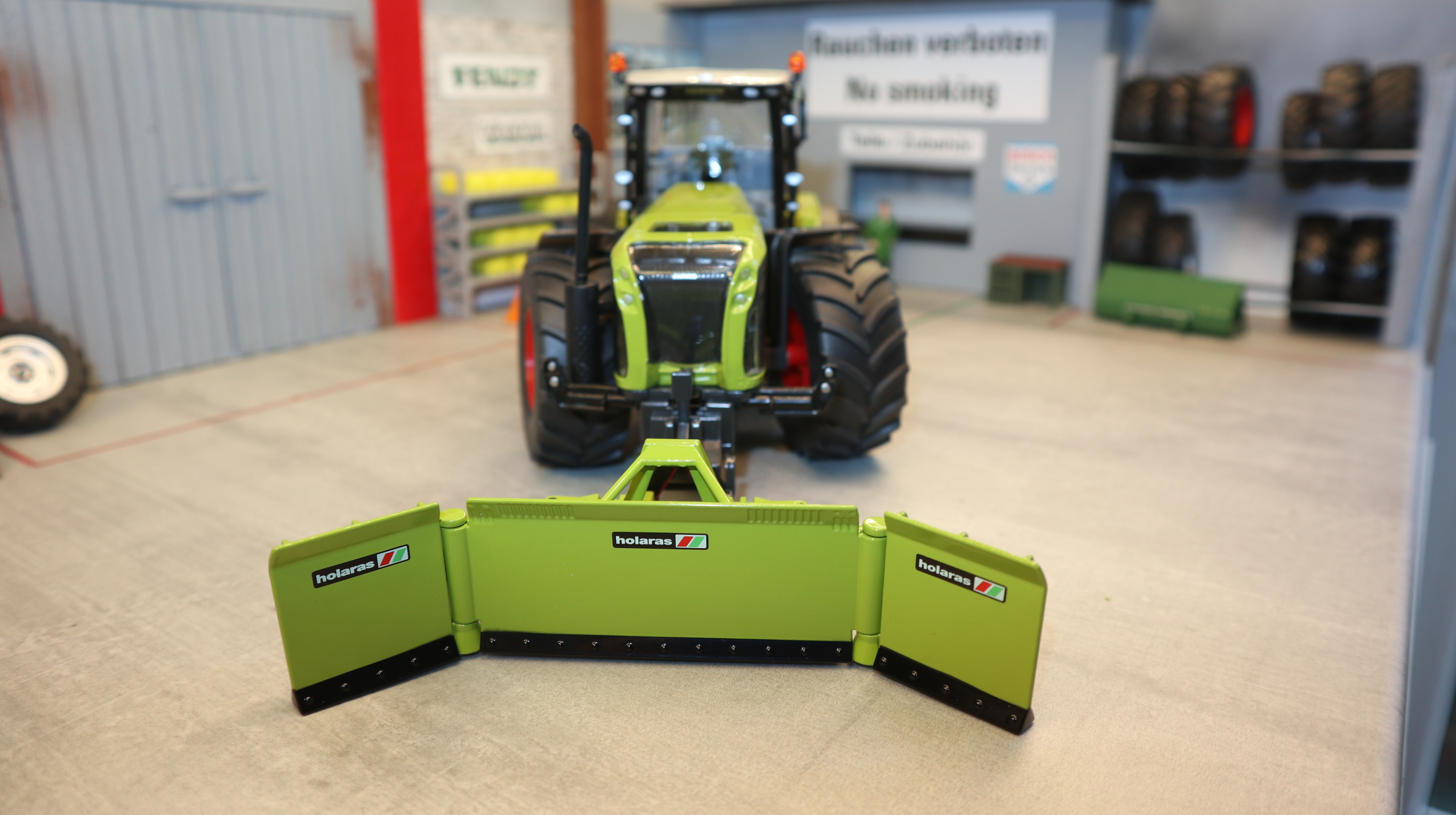 Siku 3271 + 2467 in 1:32, Claas Xerion mit Maisschiebeschild als Set, NEU in OVP