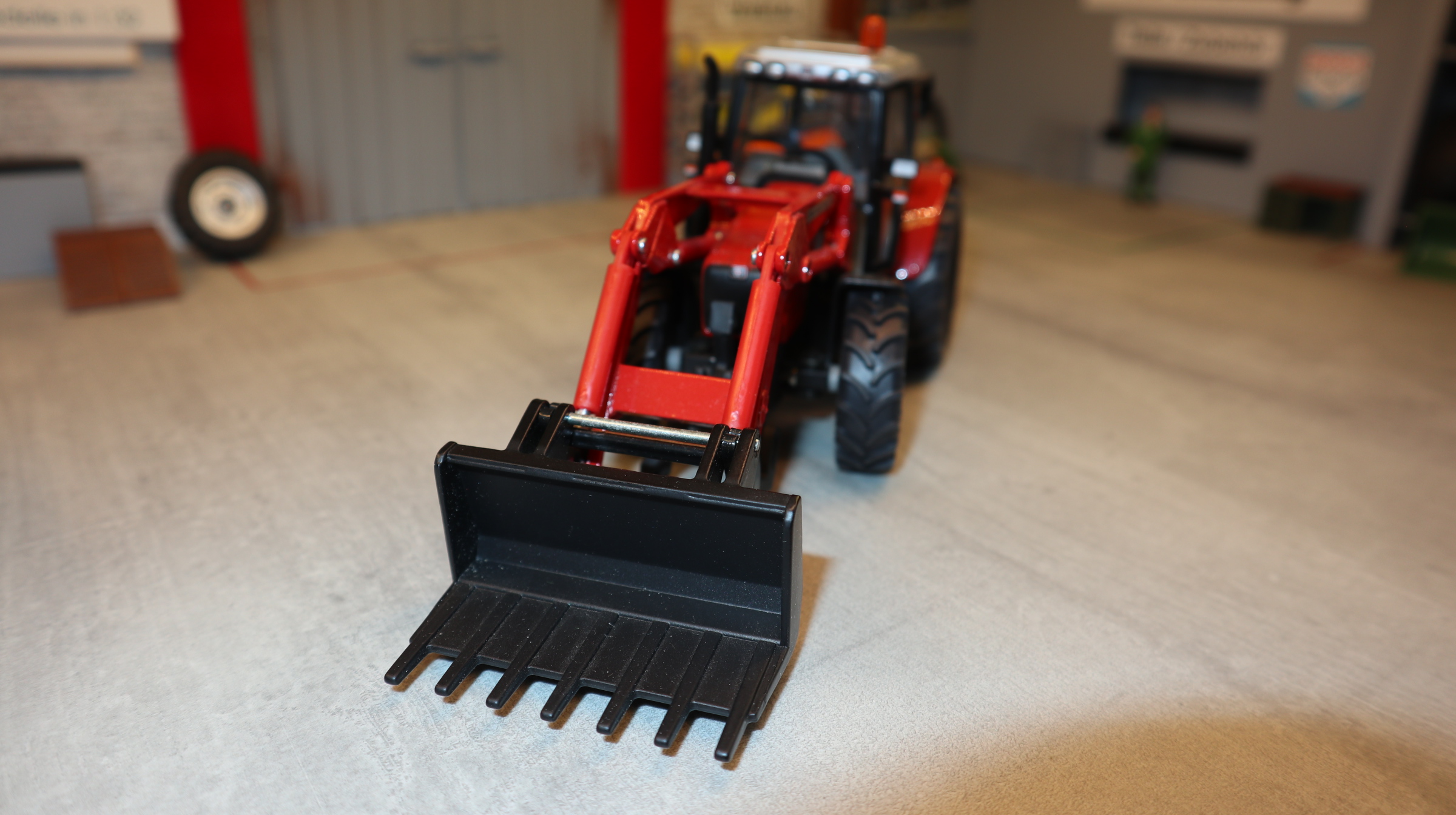 Siku 3653 in 1:32, Massey Ferguson mit Frontlader, NEU in OVP