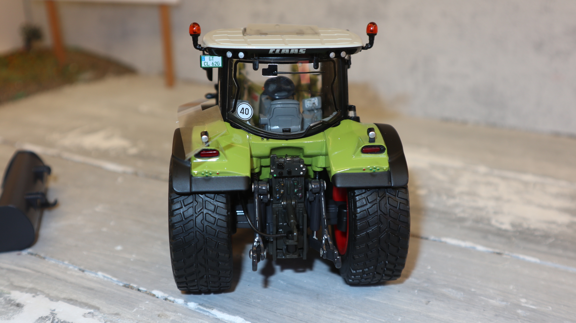 Wiking 01718840 in 1:32,  Claas Arion 620 Rasenreifen und Frontlader, NEU in OVP