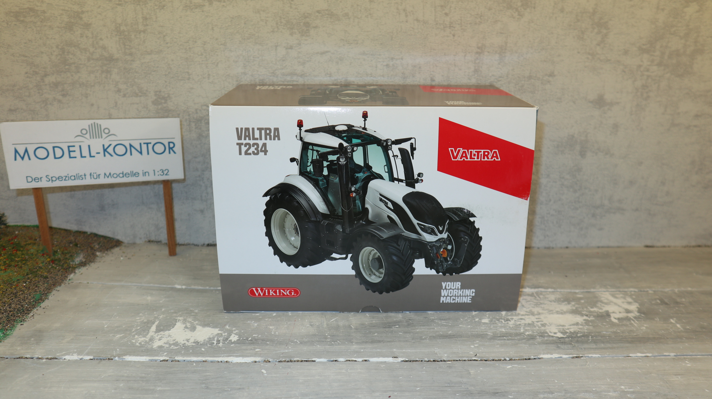 Wiking 42701991 in 1:32,  Valtra T234 weiß, Sondermodell von Valtra, NEU in OVP