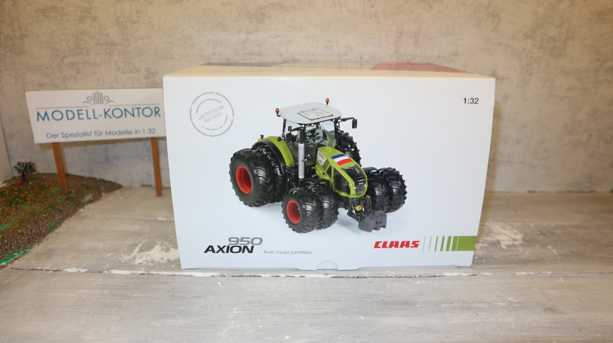 Wiking 077863 in 1:32,  Claas Axion 950 SIMA 2019 Zwillingsreifen, NEU in OVP