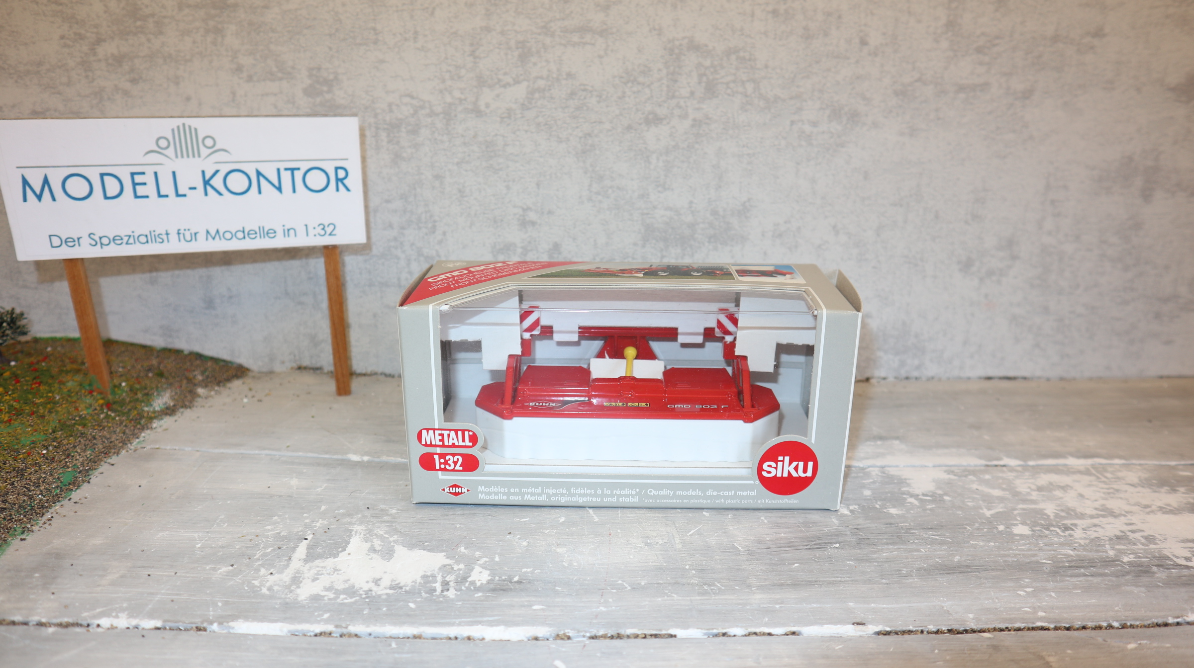 Siku 2461 in 1:32, Kuhn GMD 802 Frontmähwerk Sondermodell KUHN , NEU in OVP