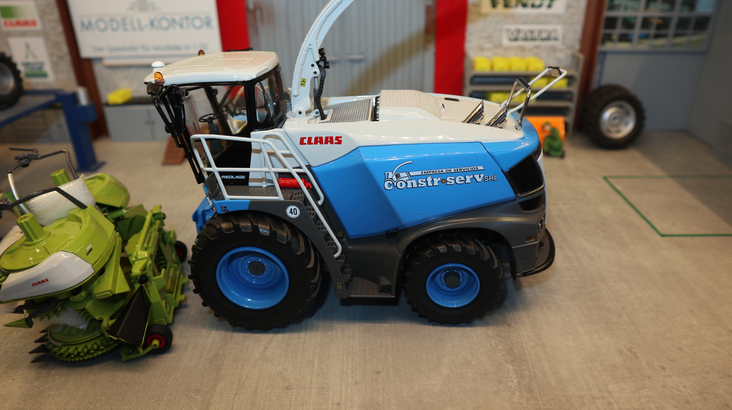 MarGe 2207 in 1:32, Claas Jaguar 990 Sondermodell Constr.-Serv SRL in blau, NEU in OVP