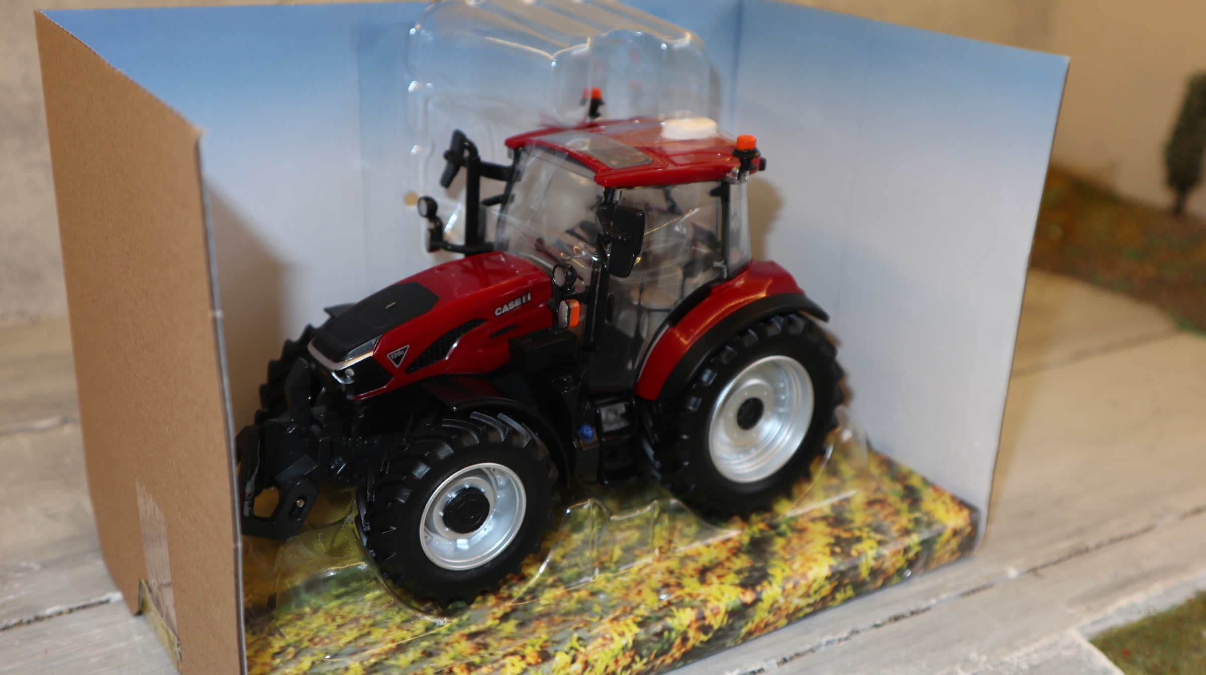 Britains 43428 in 1:32,  CASE IH Farmall 120 C ,  NEU in OVP