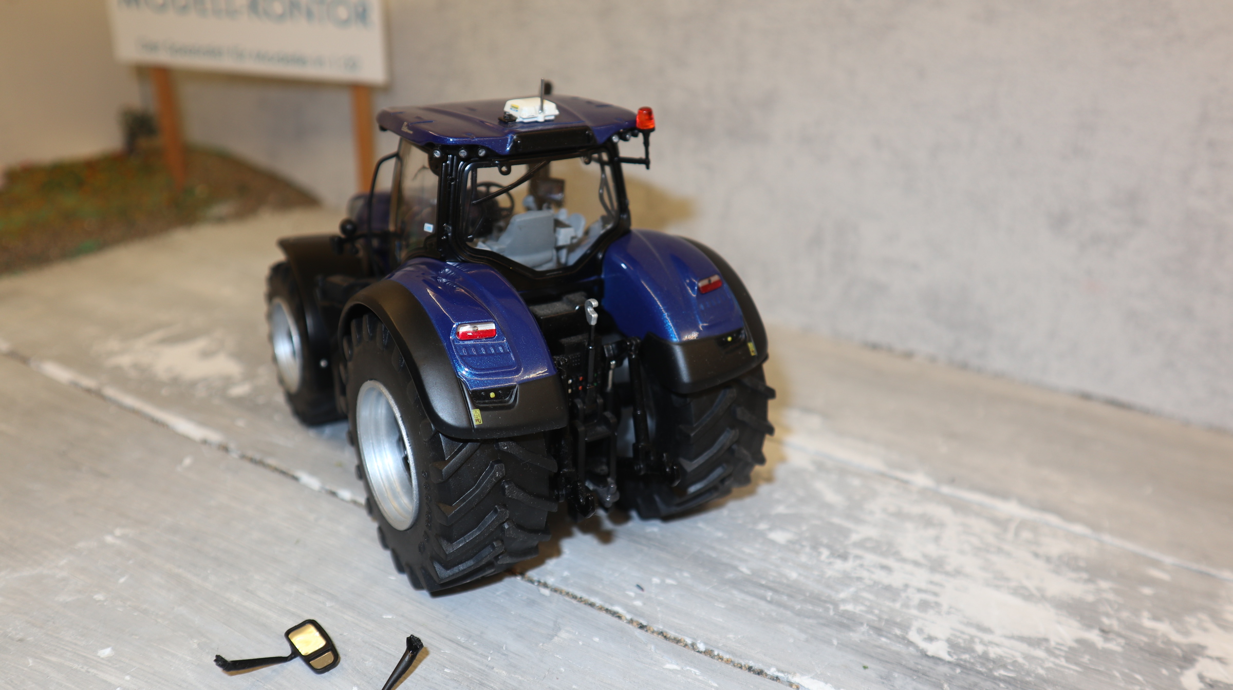 MarGe 2409 in 1:32, New Holland T7.315 blaumetalic, kleine Fehler, NEU ohne OVP