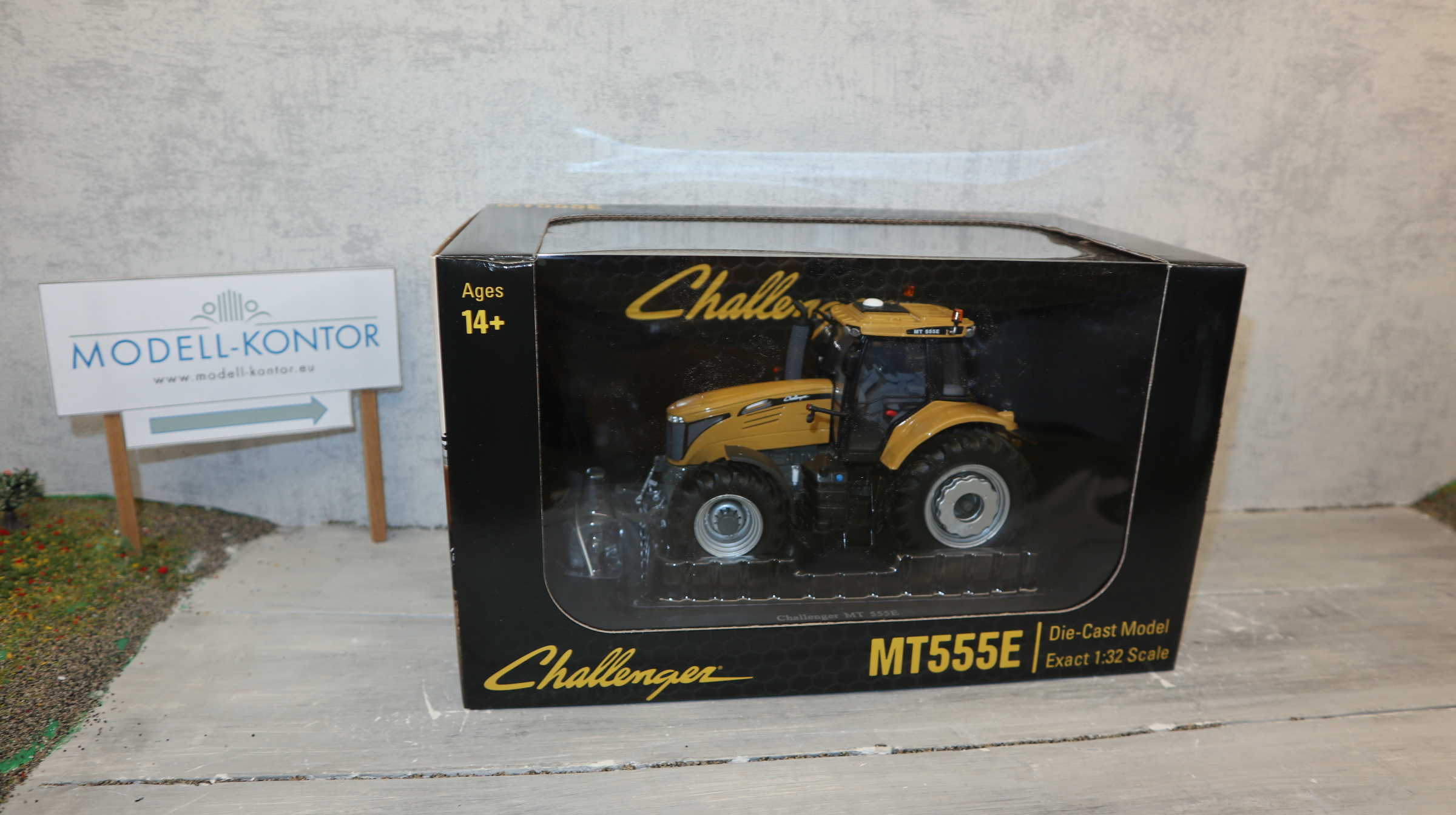 UH 4875 in 1:32  Challenger MT 555 E (Challenger ist FENDT in den USA) NEU in OVP