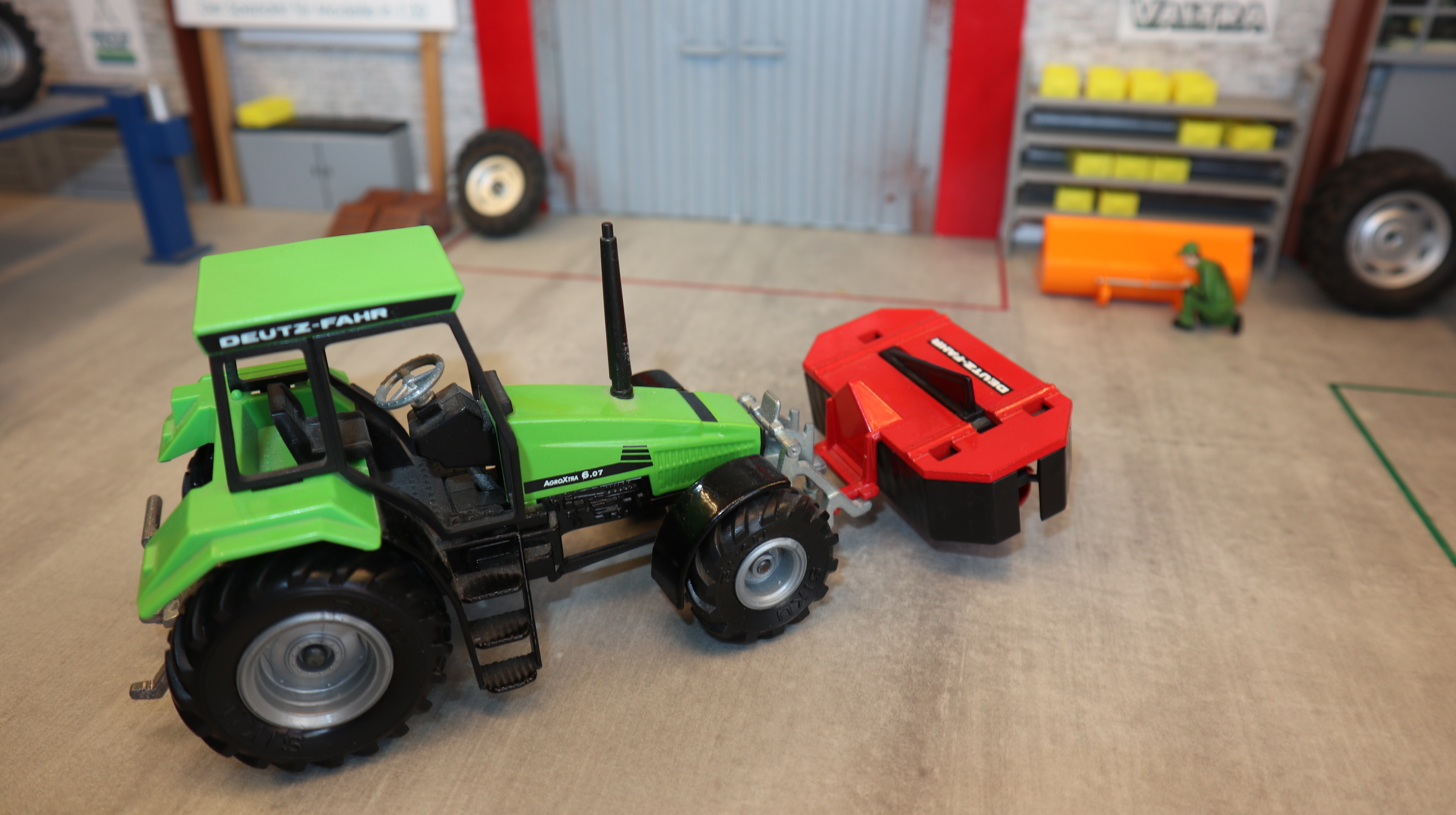 Siku 3156 in 1:32, Deutz-Fahr Agroxtra mit Deutz Mähwerk, Version 1