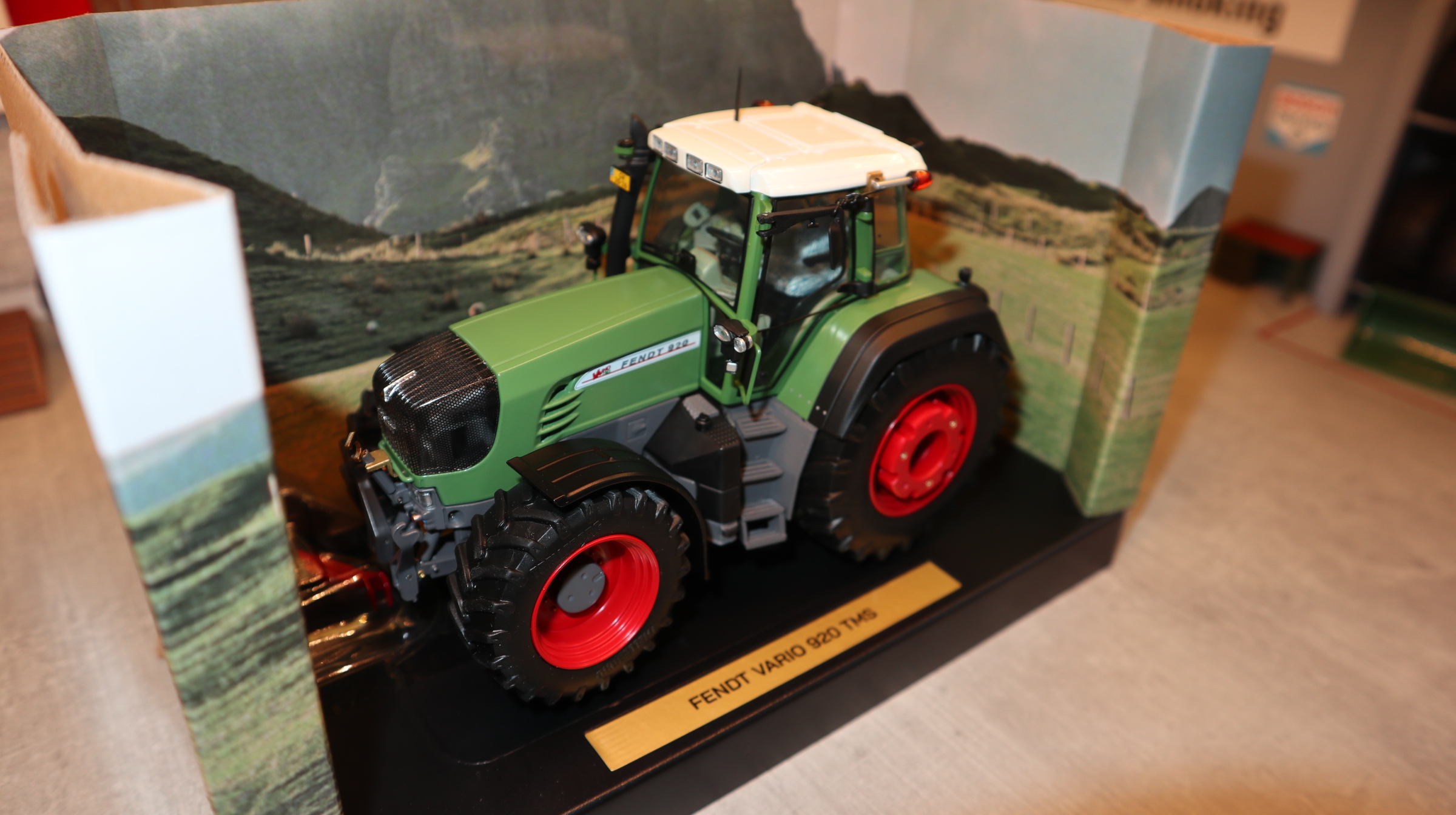 Weise Toys 2079 in 1:32, Fendt Vario 920 TMS TRAKTORADO 2026  NEU in OVP