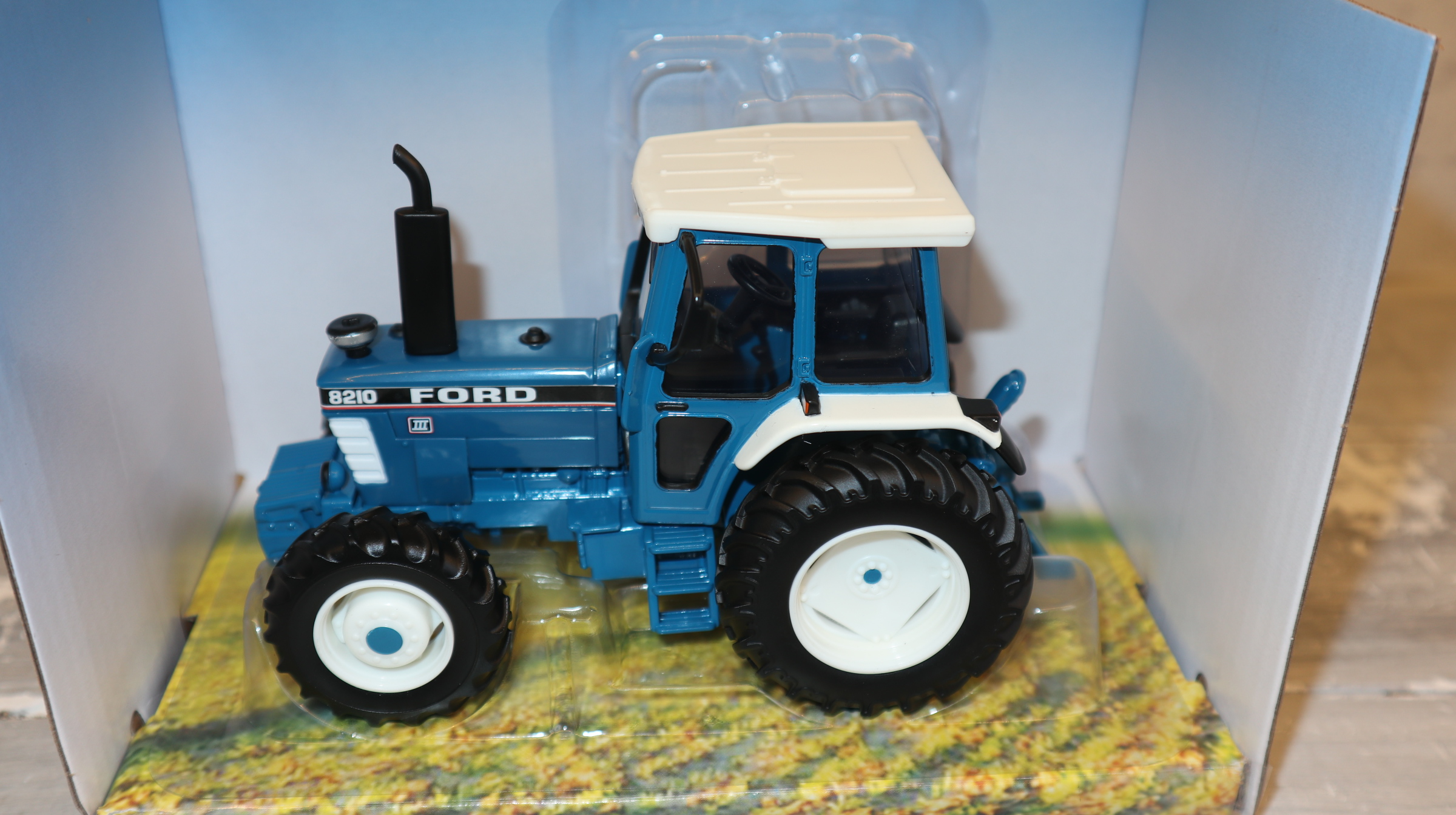 Britains 43418 in 1:32,  Ford 8210 4WD Gen.2  NEU  in OVP