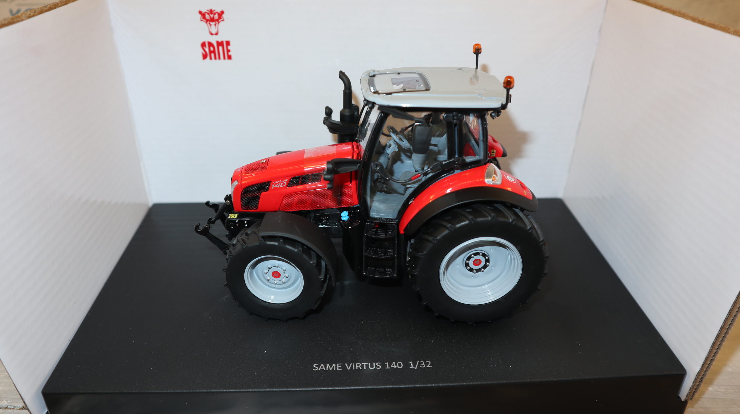 ROS 301993 in 1:32, SAME Virtus 140 in ROT, NEU in OVP
