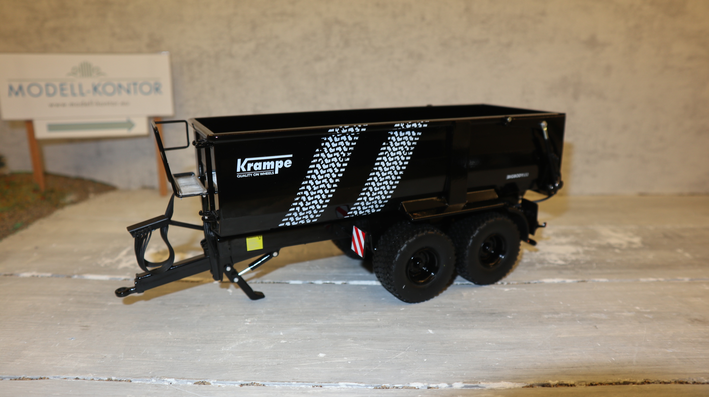 Wiking 077874 in 1:32, Krampe Big Body 650 Black-Edition 2025 NEU in OVP