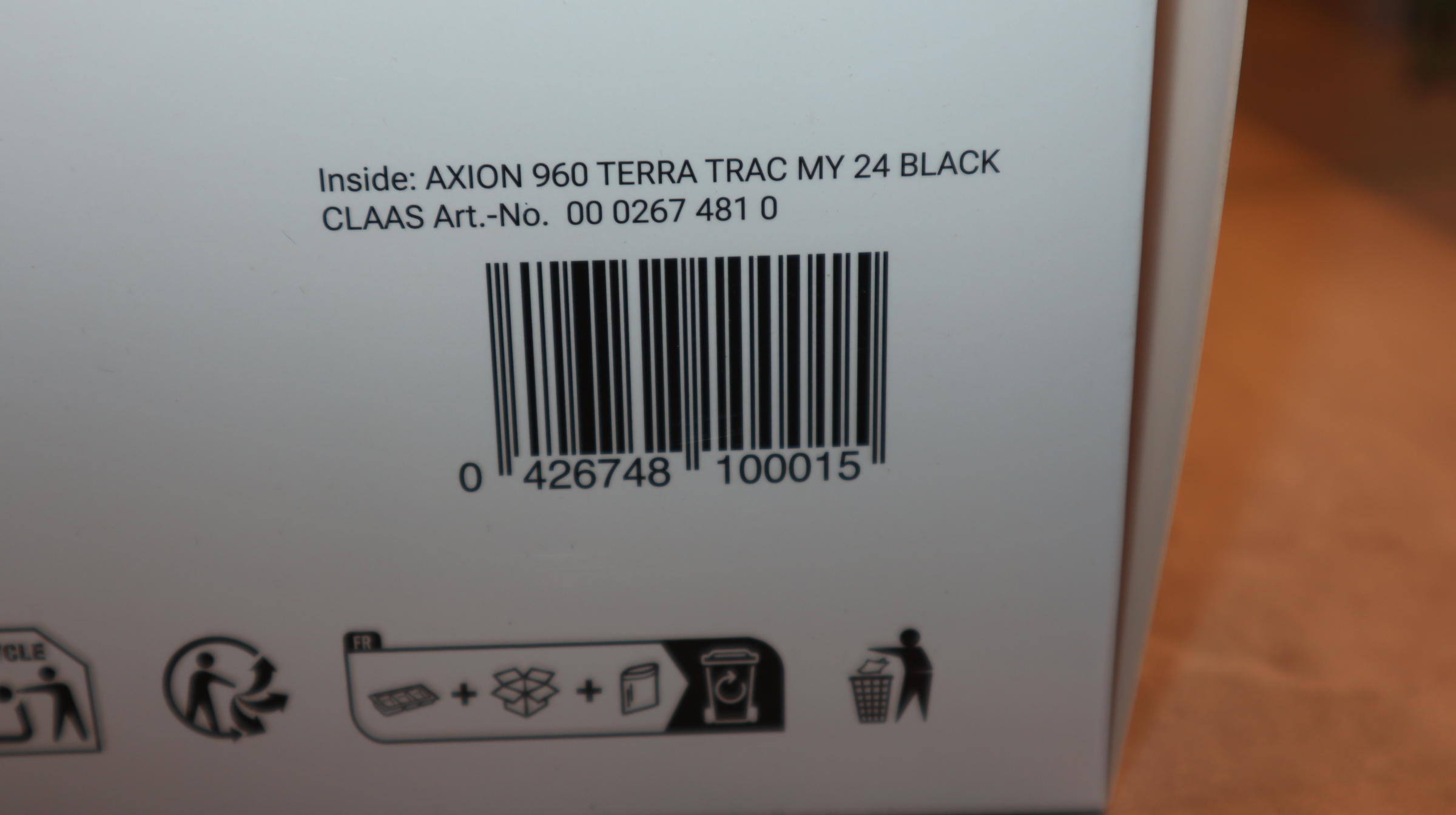 Universal Hobbies UH 02674810 in 1:32, Class Axion 960 Terra Trac Black, NEU in OVP