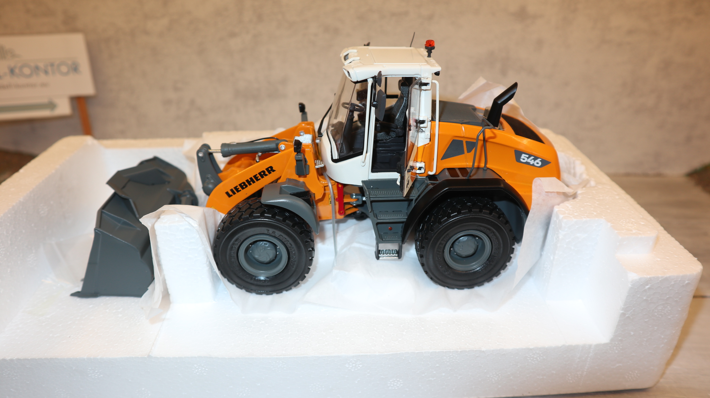 AT Collections 3200200 in 1:32, LIEBHERR L 546 Radlader NEU in OVP