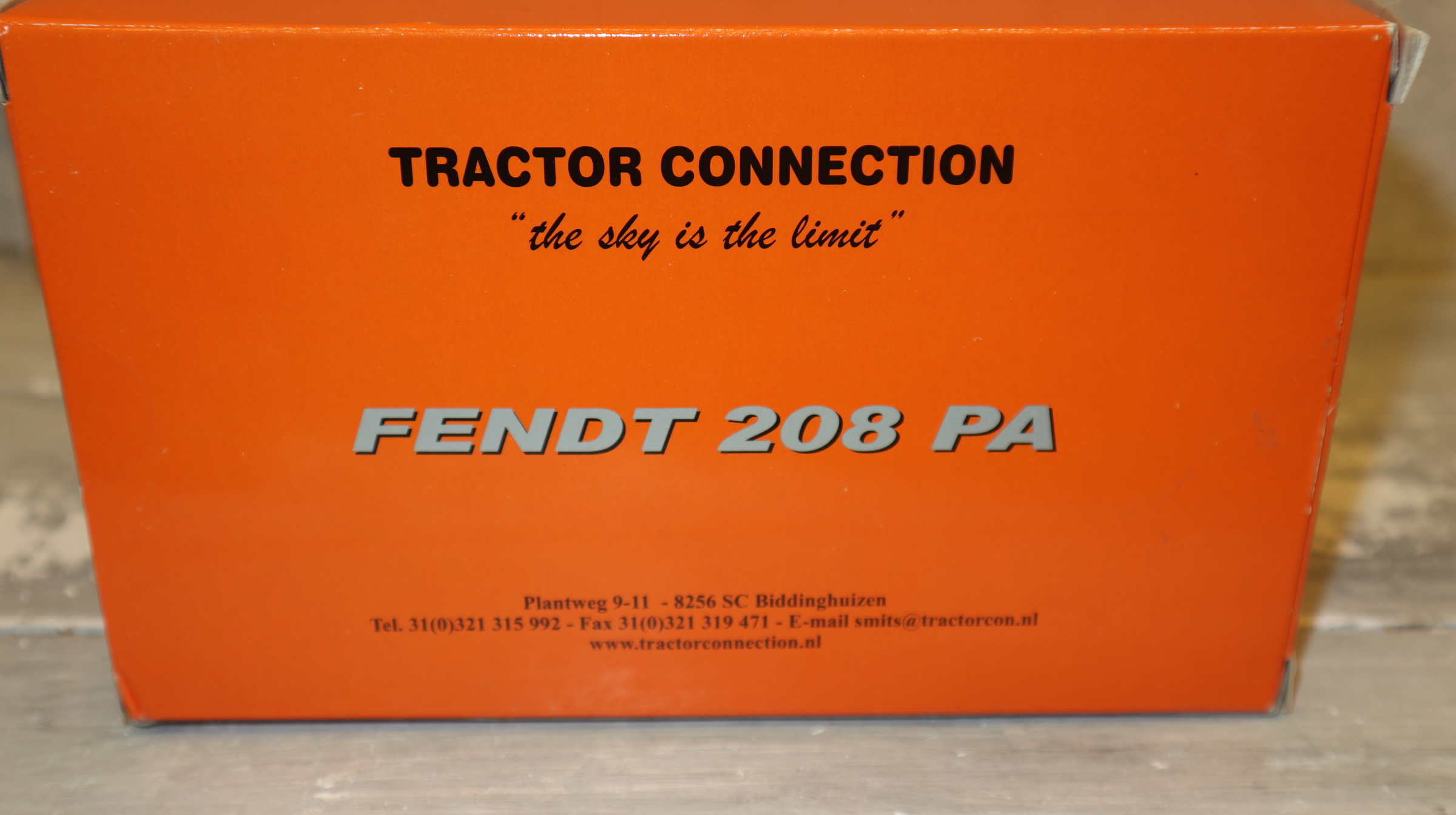 Siku 3052 in 1:32,  Fendt 208 PA Kommunal mit Ballon-Reifen orange, NEU in OVP