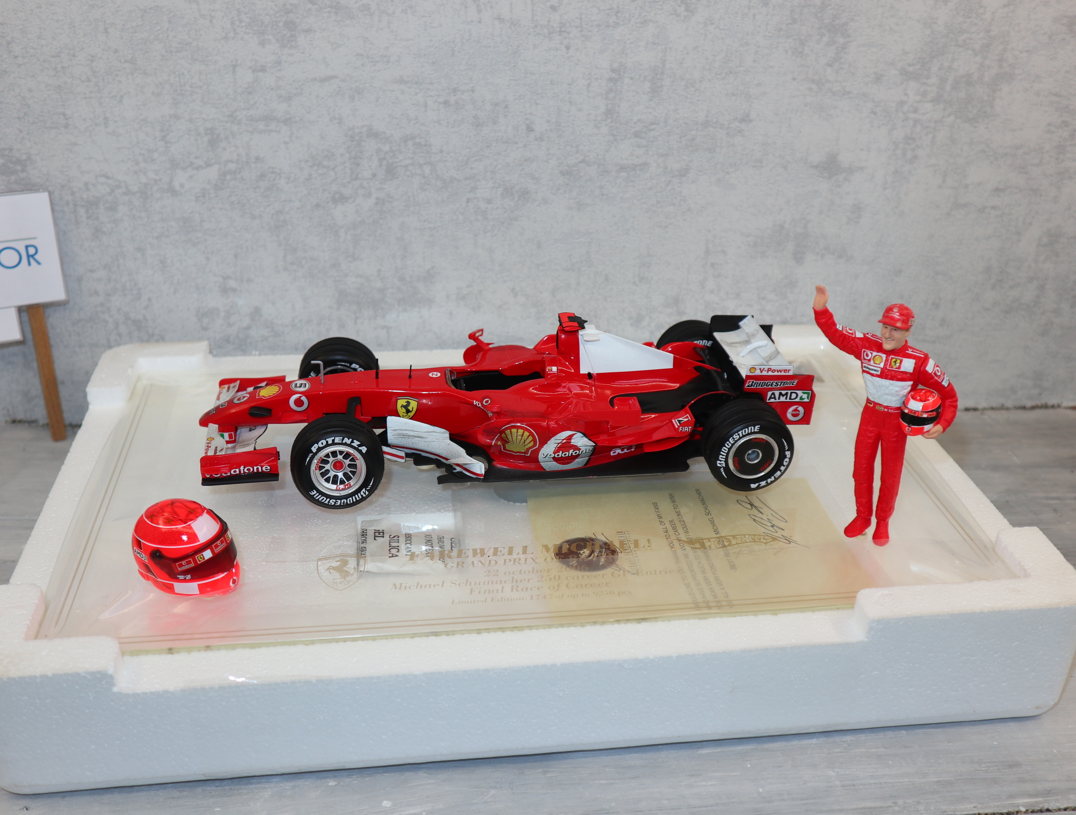 Hot Wheels J2996 1:18 Michael Schumacher Ferrari 248F1 Brasilien 21.10.06 komplett in OVP