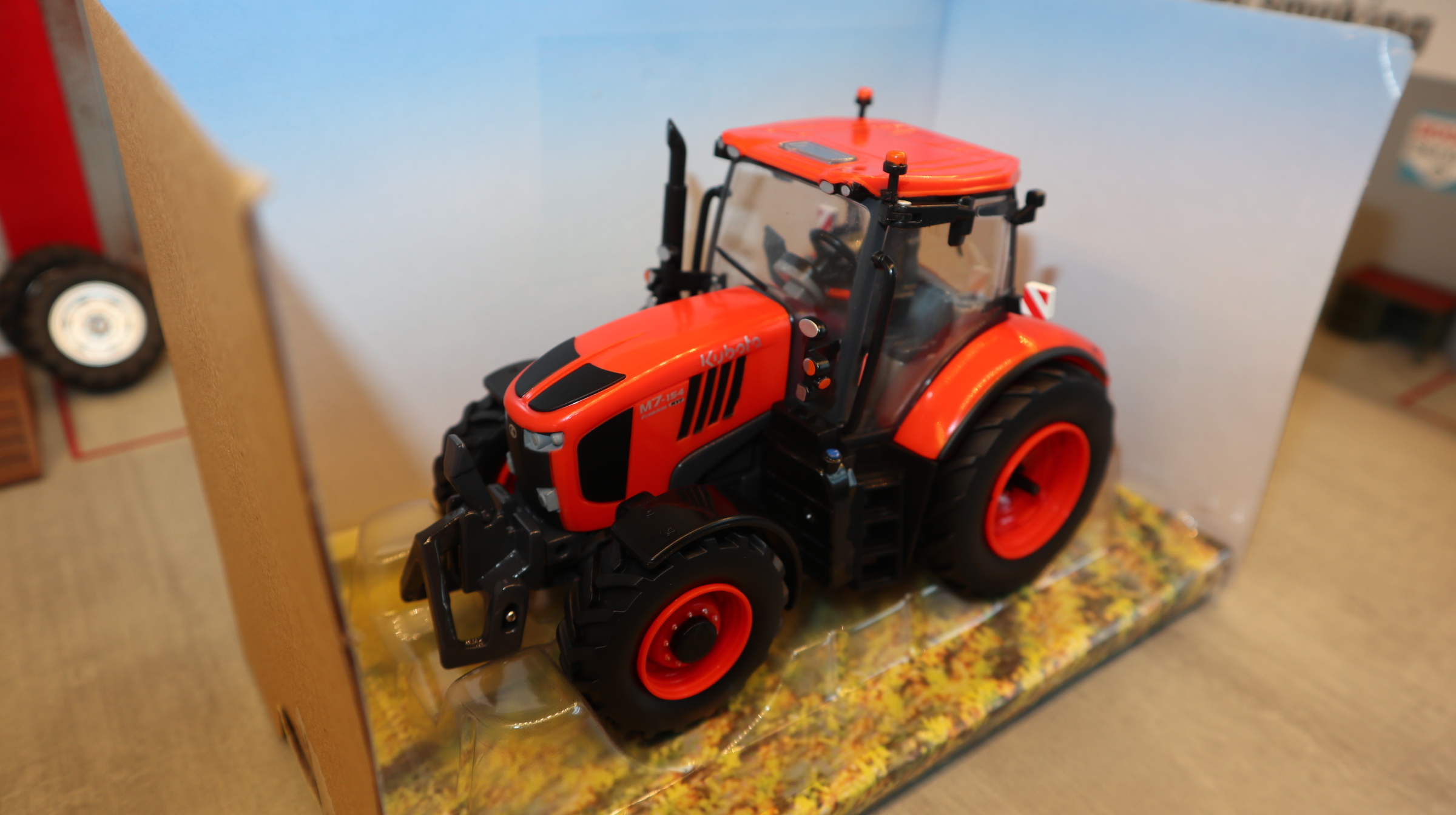 Britains 43438 in 1:32,  Kubota M7-154 ,  NEU in OVP