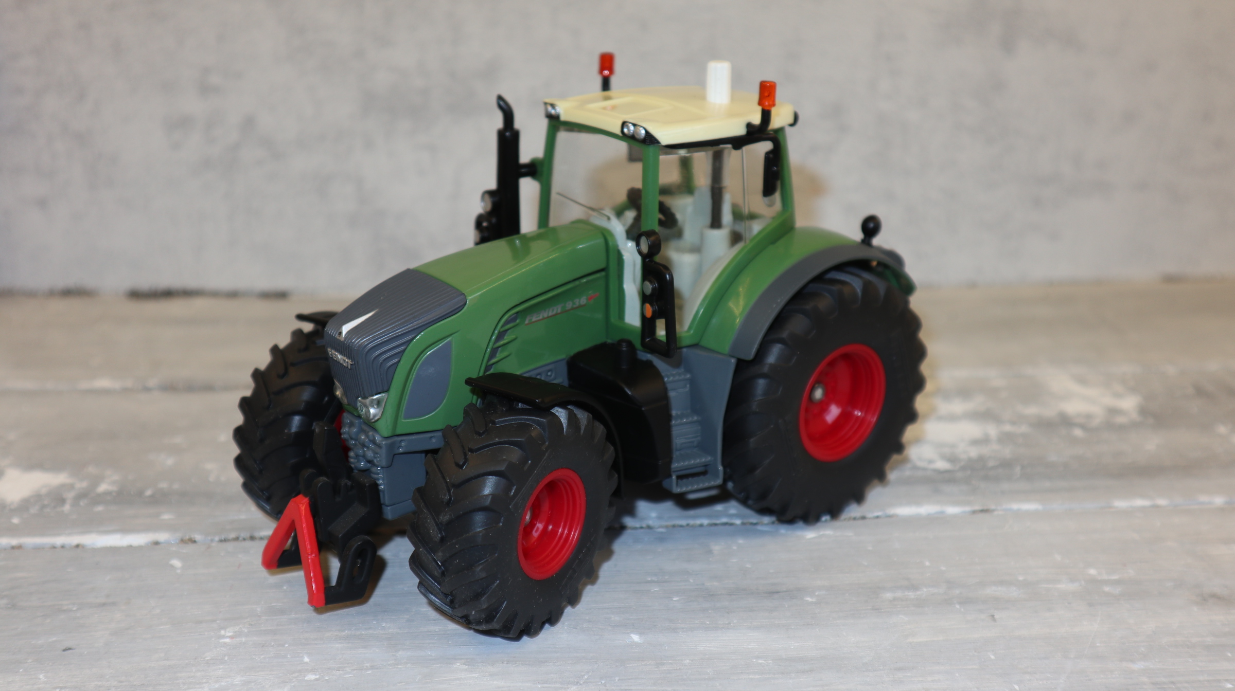Siku 3258 in 1:32, Fendt 936 Vario Reseda-grün, Version 1 , NEU in OVP