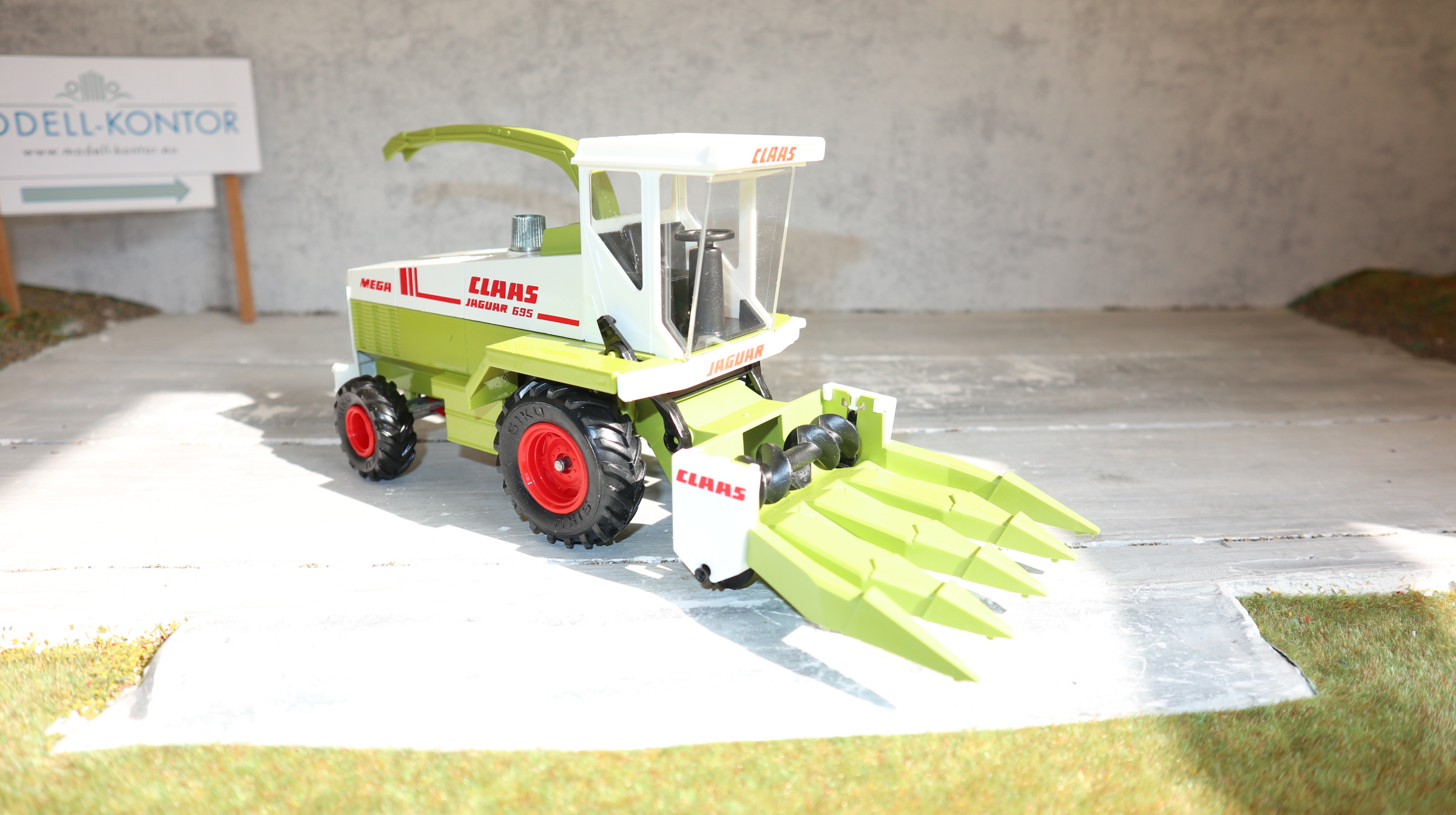 Siku 3855 in 1:32, Claas Jaguar als Maishäcksler, NEU in OVP