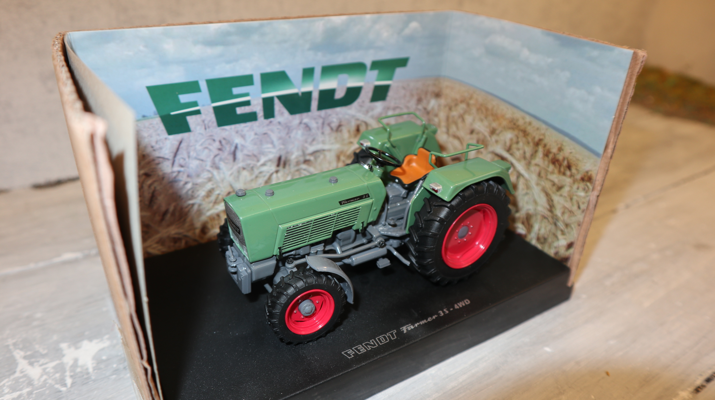 Universal Hobbies 5308 in 1:32,  Fendt Farmer 3S - 4WD, NEU in OVP