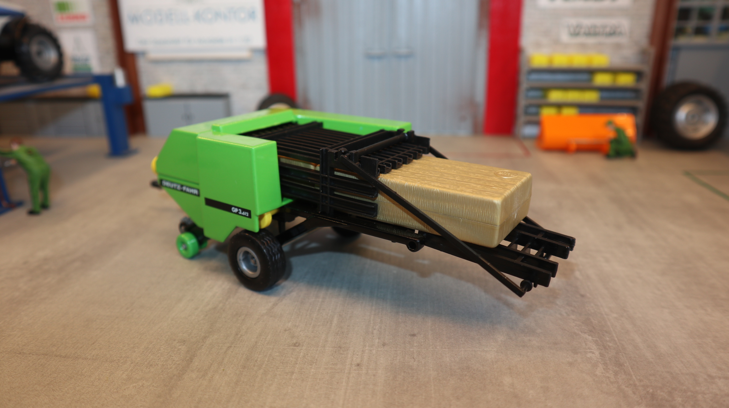 Siku 2862 in 1:32,  Deutz Großballenpresse breite Reifen Version 2, NEU in OVP