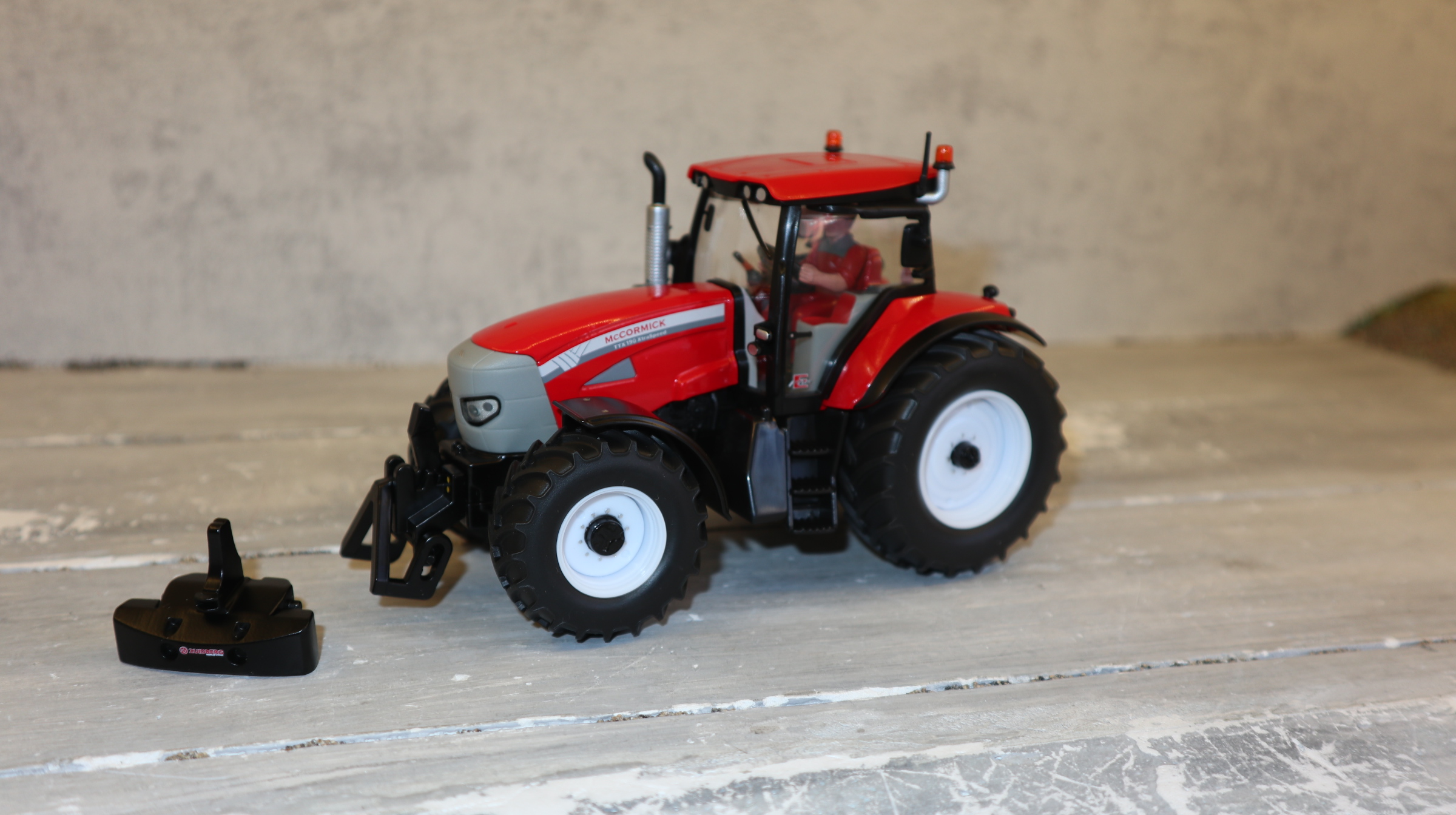 Siku 3269 in 1:32, McCormick TTX 190 LCN 2009 Sondermodell, NEU in OVP