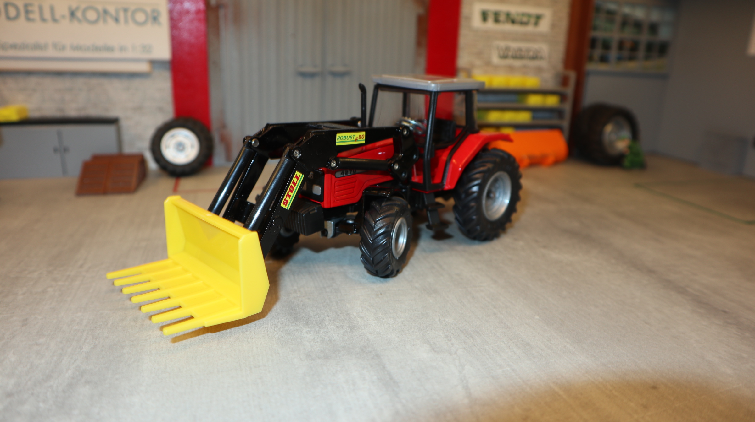Siku 3555 in 1:32, Massey Ferguson 4270 mit STOLL-Frontlader,  NEU in OVP