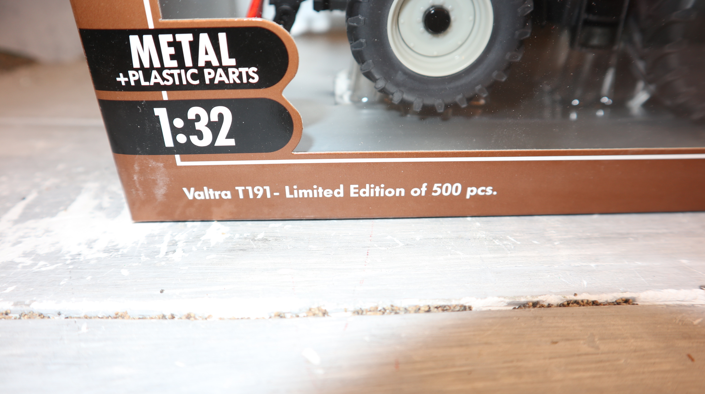 Siku 3268 in 1:32,  Valtra T191 bronze-metallic,  NEU in OVP